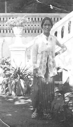 Maria Tambajong Maria Tambajong sebelum menikah