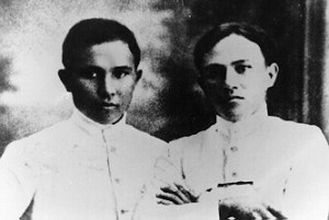 Sam bersama seorang sepupunya