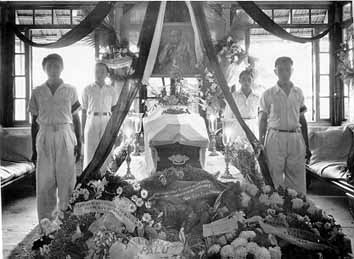 Jenazah Sam Ratu Langie di Tondano Jenazah Sam Ratu Langie di Tondano