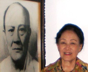 Lani Ratulangi in front of her father's picture (Aug '09)