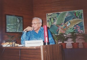 Prof. Nelis Luhulima presenting his view on the book 