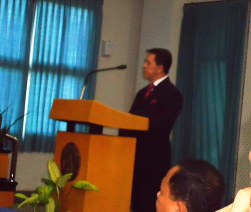 Bpk. Sarundajang saat menjawab pertanyaan2