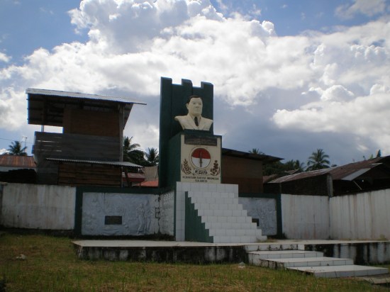 Patung Mr. MARAMIS di Manado