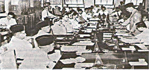 Sidang PPKI, Jakarta, 18 Agustus 1945 Sidang PPKI, Jakarta, 18 Agustus 1945, Foto dari Wikipedia Bahasa Indonesia