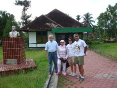 Gerbang dan jalan masuk ke Situs