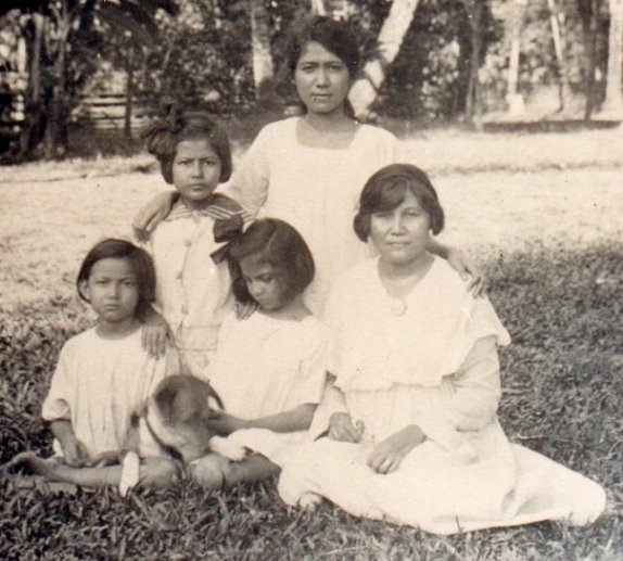 On a picnic to the Botanic Park at Buitenzorg